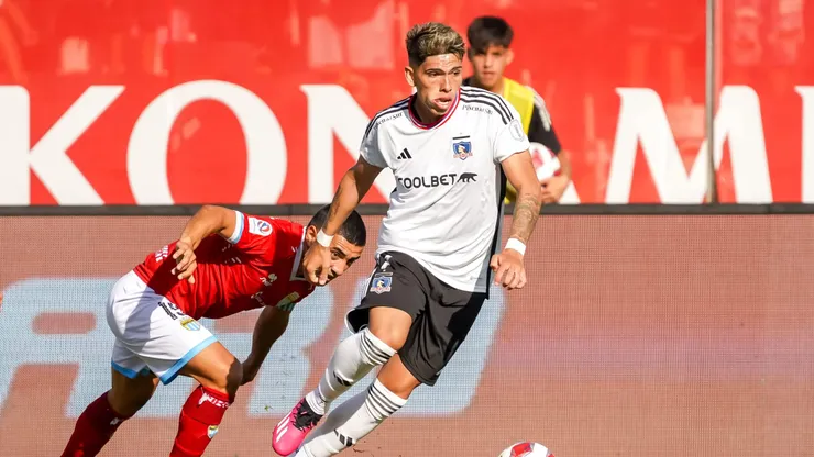 Colo Colo se enfrenta a Magallanes por el Campeonato Nacional.
