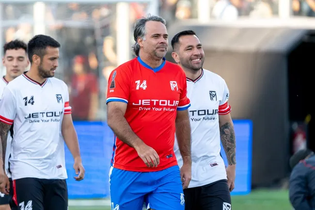 Fernando González se robó la película en la despedida de Matías Fernández.