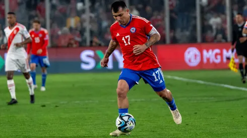 Gary Medel en la Roja. Crédito: Guille Salazar, DaleAlbo.