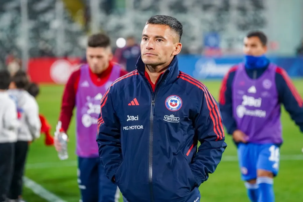 Charles Aránguiz es baja de último momento en Chile. | Imagen: Guille Salazar/DaleAlbo.