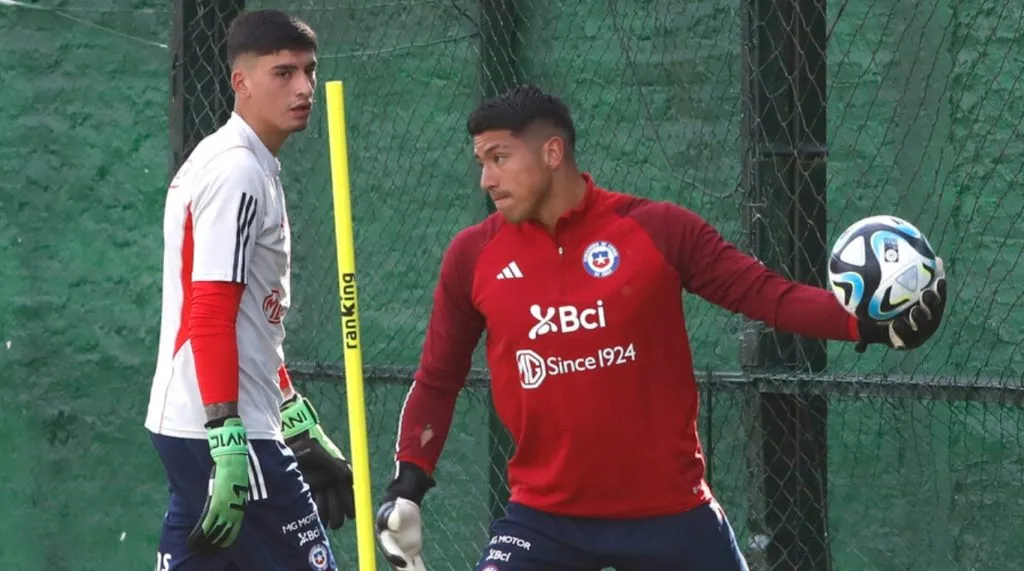 Brayan Cortés, meta de Colo Colo, trabaja en Juan Punto Durán Preparado el duelo ante Perú| Jonnathan Oyarzún / Photosport