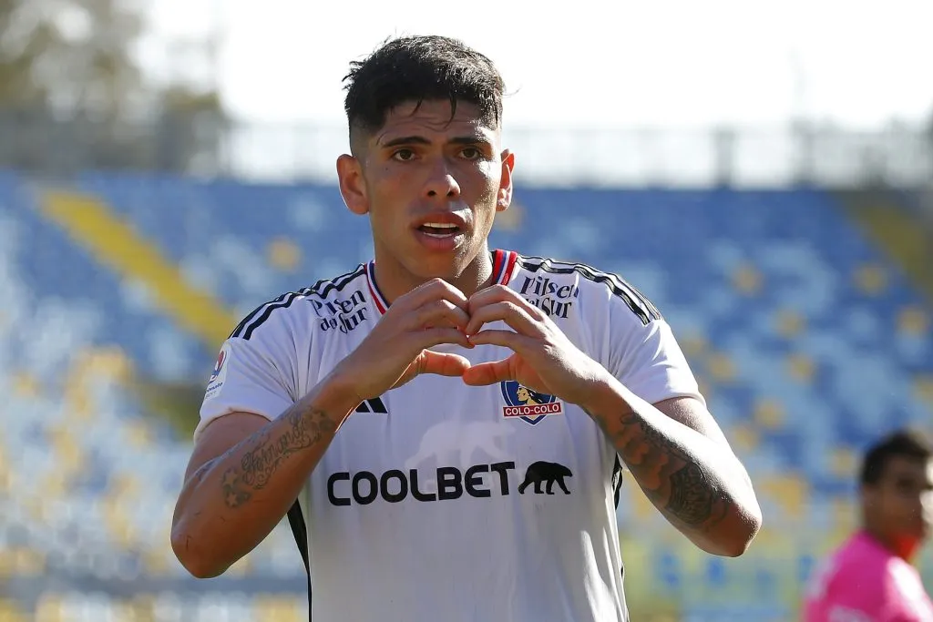 Carlos Palacios con la camiseta de Colo Colo en Viña del Mar.