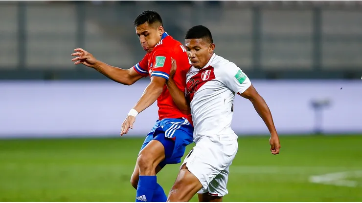 Chile se mide ante Perú en las Eliminatorias 2026.