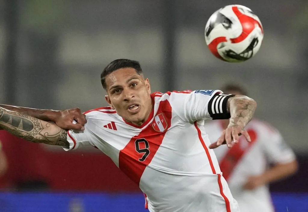 Paolo Guerrero con la camiseta de la selección de Perú.