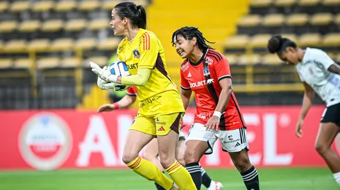 Colo Colo enfrenta a Libertad Limpeño.