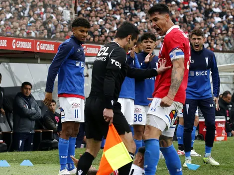 Nicolás Peric le pega a Fernando Zampedri por celebrar laterales