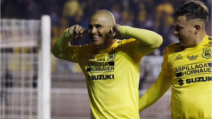 Suazo anotó un nuevo golazo en San Luis.