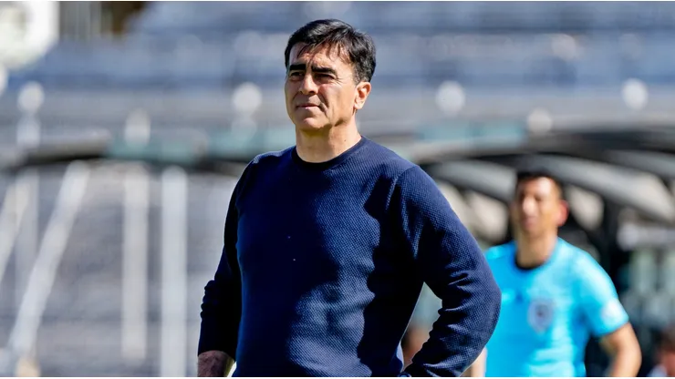 Gustavo Quinteros debe resolver su continuidad en Colo Colo. | Imagen: Guille Salazar/DaleAlbo.