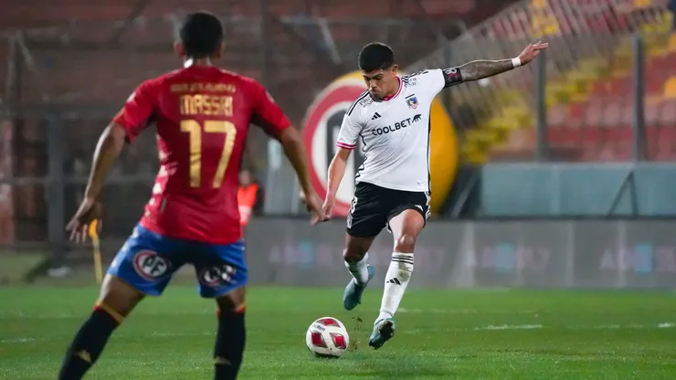 Colo Colo se enfrenta a Unión Española en el Campeonato Nacional.