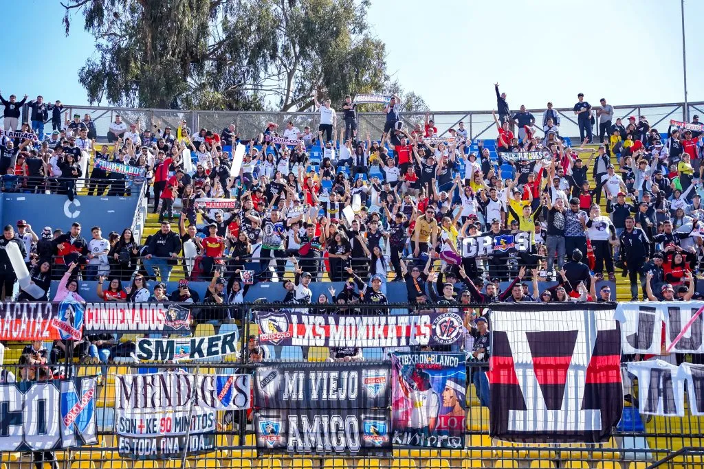 Hinchas de Colo Colo en Viña del Mar para el partido del masculino en agosto. (Foto: Guillermo Salazar/DaleAlbo)