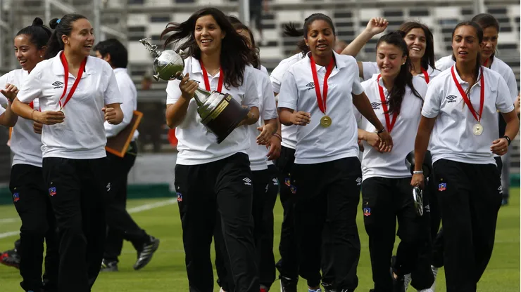 Colo Colo Femenino y un homenaje a las campeonas de América.