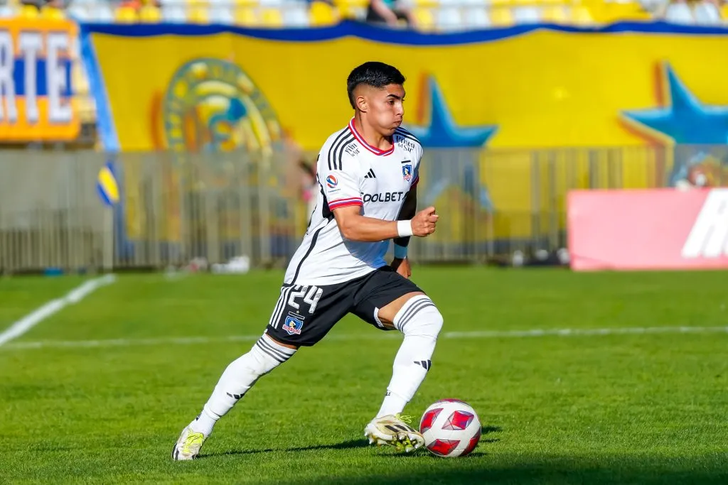 Blanco y Negro aprobó la salida de Jordhy Thompson de Colo Colo. Créditos: Guille Salazar/DaleAlbo