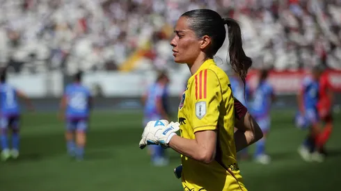 Ni una abeja la detuvo: particular momento de Torrero en Colo Colo.