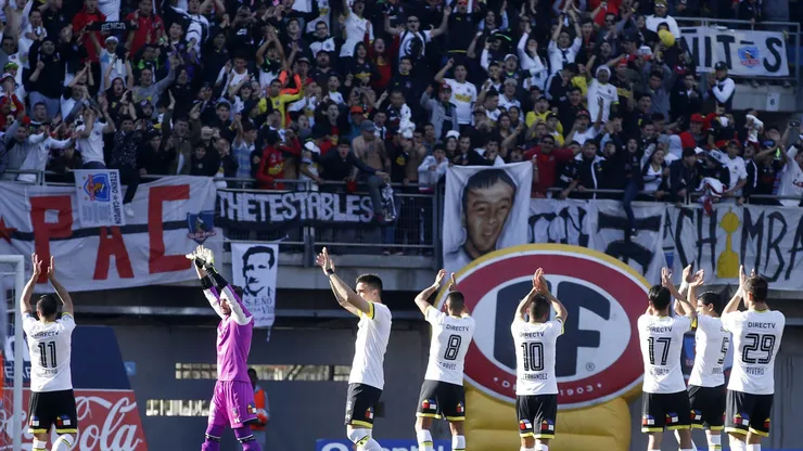 Hinchas de Colo Colo en La Florida. Crédito: Photosport