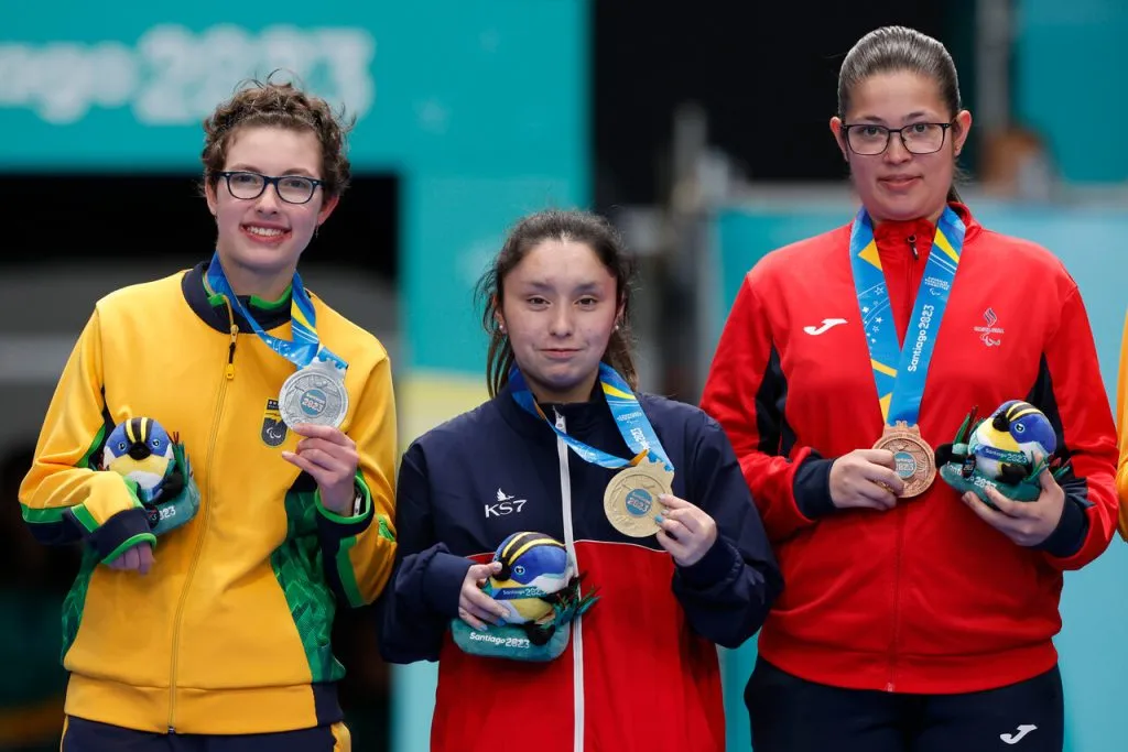 Florencia Pérez y la primera medalla de oro para el Team Para Chile. Créditos: Pepe Alvujar/Parapanamericanos STGO 2023 via Photosport