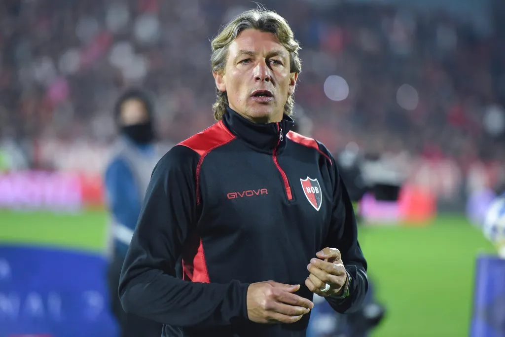 Gabriel Heinze suena como posible reemplazante de Gustavo Quinteros.