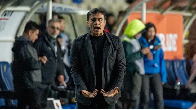 Gustavo Quinteros se convierte en alternativa para asumir la banca de Chile.