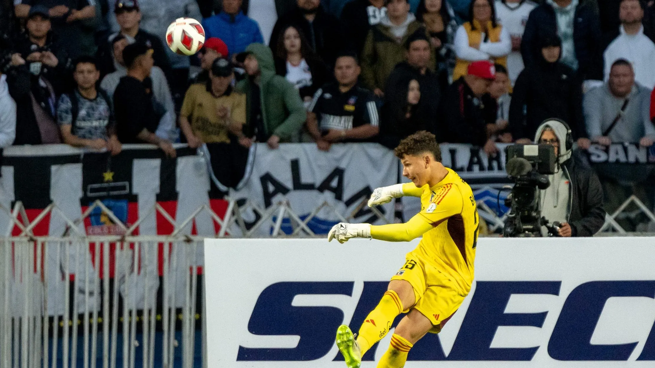 Martín Ballesteros hizo su debut en Colo Colo.