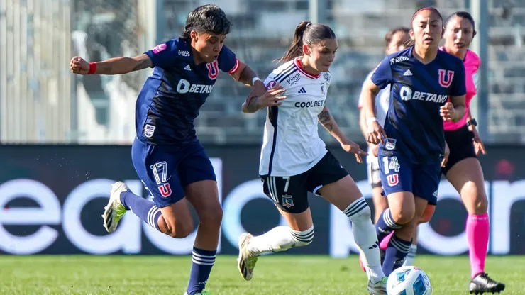 Colo Colo Femenino visita a la U en el Santa Laura.