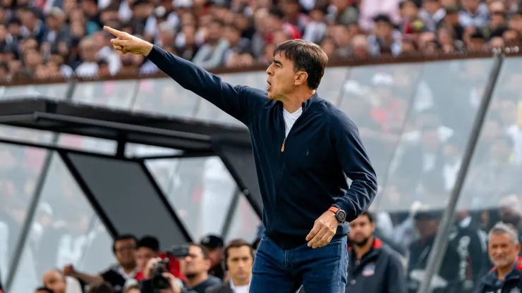 Comienza a discutirse la continuidad de Gustavo Quinteros en Colo Colo. | Imagen: Guille Salazar/DaleAlbo.