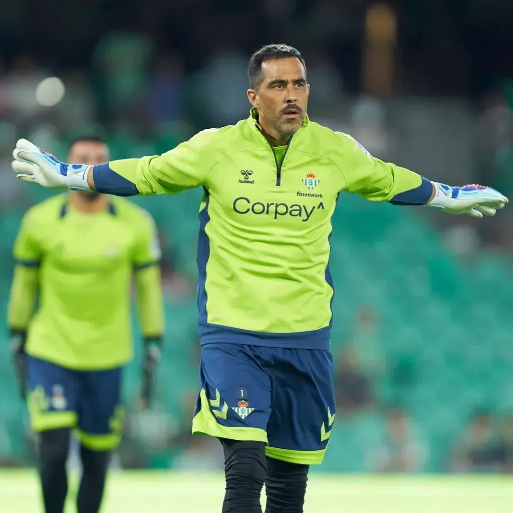 Claudio Bravo se olvida de lo que resta del año | Foto: Instagram Betis.