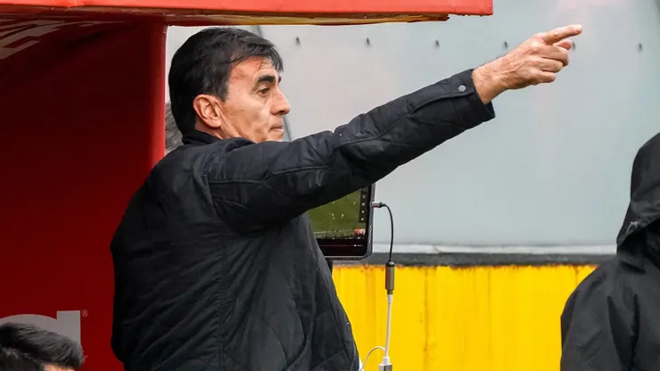 Gustavo Quinteros le pasa la pelota a Colo Colo por su continuidad.