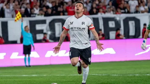 El Joven Pistolero pide a colocolinos en La Roja.