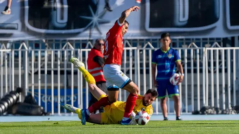 Joaquín Larrivey no puede marcarle a Colo Colo.