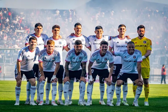 Los jugadores de Colo Colo que saltaron a la cancha ante Magallanes.