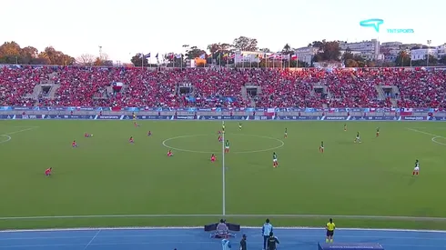 La Roja femenina realiza protesta en la final con ovación del público.
