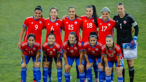 Formación de la Roja femenina para buscar medalla de oro.