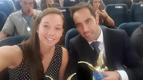 Claudio Bravo defiende con uñas y dientes a Christiane Endler tras su renuncia de la Roja.