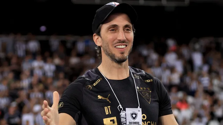 Luis Zubeldía se acerca al Monumental.