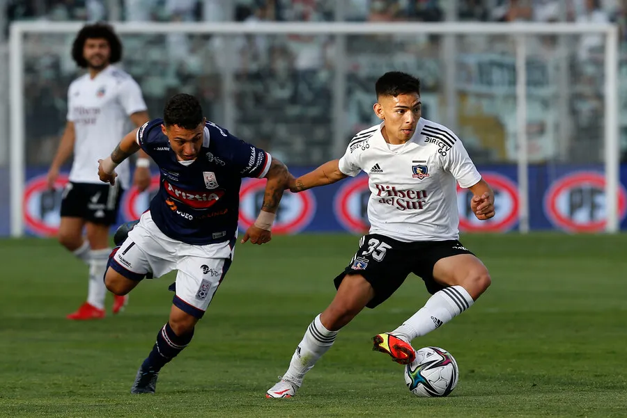 Joan Cruz en Colo Colo durante la temporada 2021. Imagen: Marcelo Hernandez/Photosport