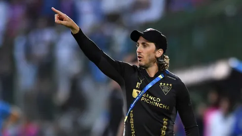 Colo Colo sigue a la espera de Luis Zubeldía. Imagen: Getty.