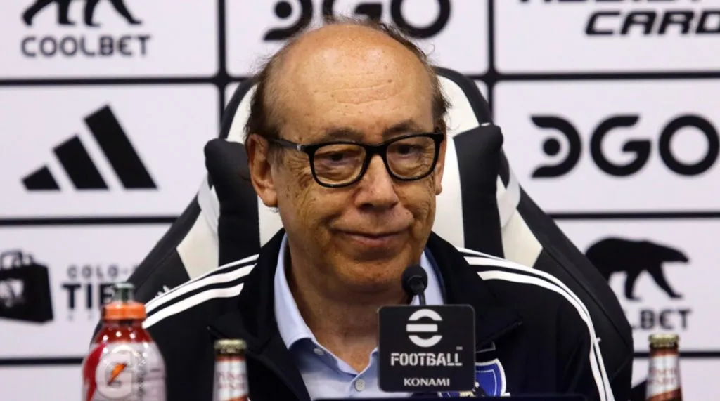 Carlos Caszely apuntó contra los dirigentes de Blanco y Negro por el tema del DT en Colo Colo. Imagen: Javier Salvo/Photosport