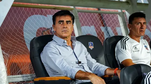 Gustavo Quinteros es oficializado en Vélez tras dejar Colo Colo.