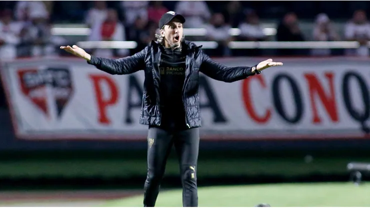 Colo Colo hace propuesta a Luis Zubeldía.