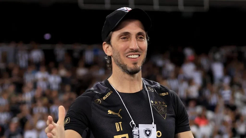 Colo Colo quiere sí o sí a Luis Zubeldía como DT.