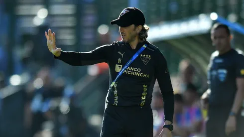 La competencia de Colo Colo para negociar con Zubeldía.