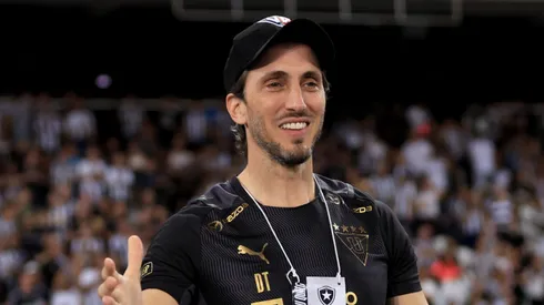 Colo Colo inicia conversaciones con Luis Zubeldía.