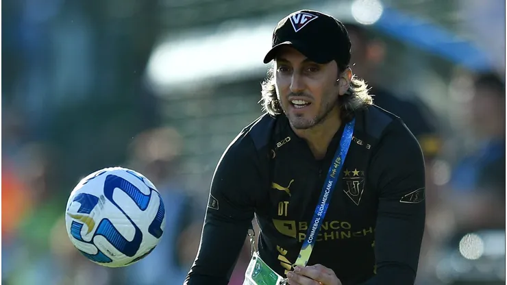 La exigencia de Luis Zubeldía para sentarse a conversar con Colo Colo.