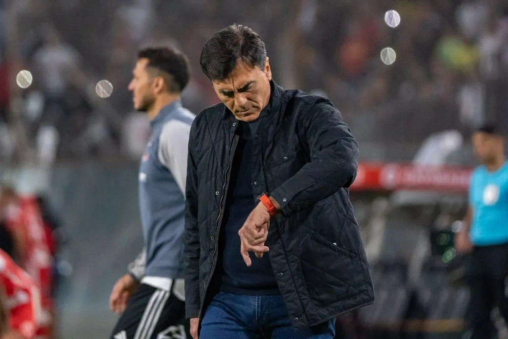 Con seis votos en contra, la dirigencia de Blanco y Negro le puso punto final a la estadía de Gustavo Quinteros en Colo Colo.