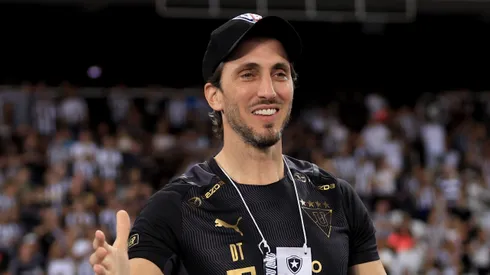 Luis Zubeldía tiene reunión clave con Colo Colo.