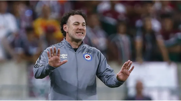 Gabriel Milito le da un portazo a Colo Colo.
