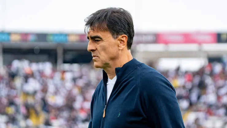 Colo Colo se pronuncia por la salida de Gustavo Quinteros.