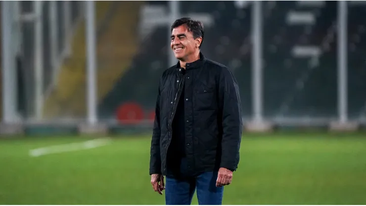 Gustavo Quinteros se sigue metiendo en la historia de Colo Colo.