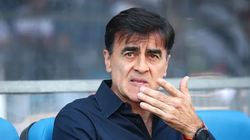 Gustavo Quinteros vive horas claves en Colo Colo.