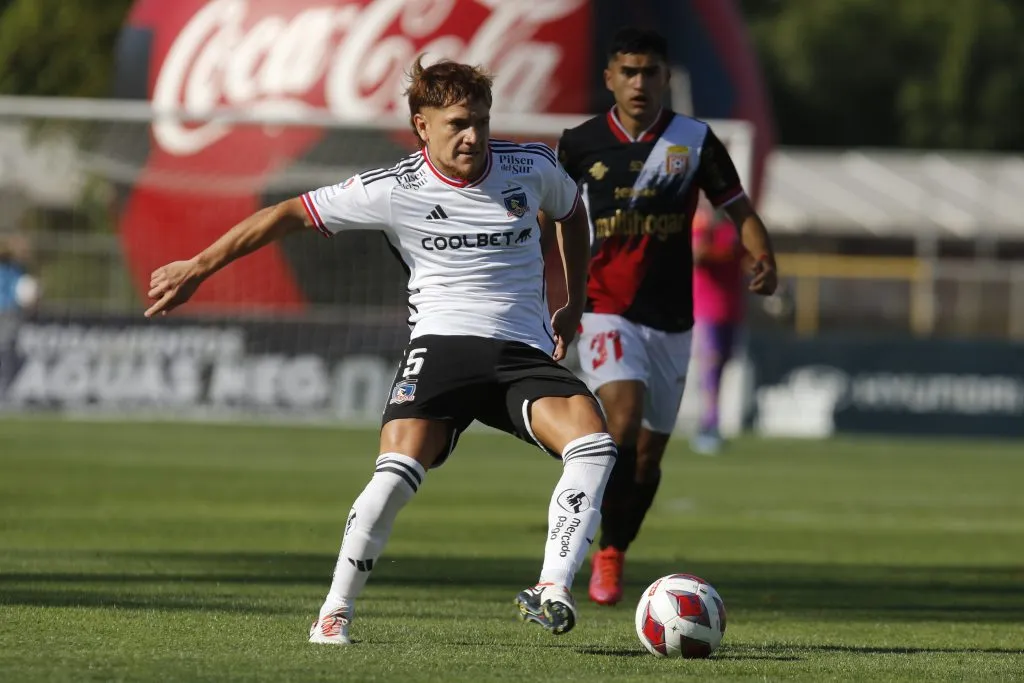 Leonardo Gil en el partido de Colo Colo vs Curicó Unido. (Foto: Photosport)