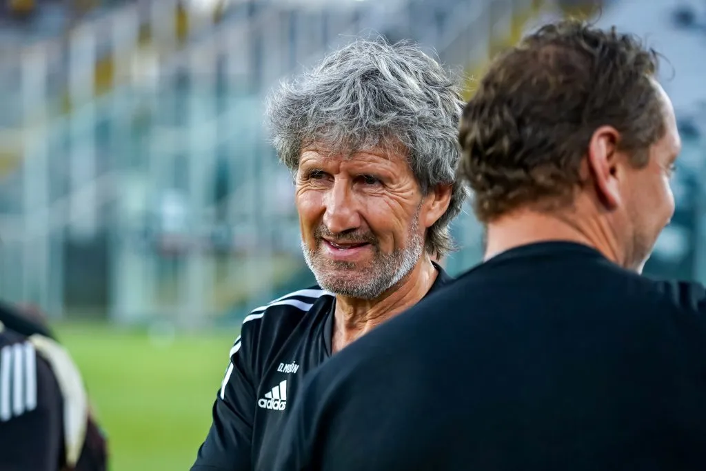 Daniel Morón sigue en el cargo en Colo Colo